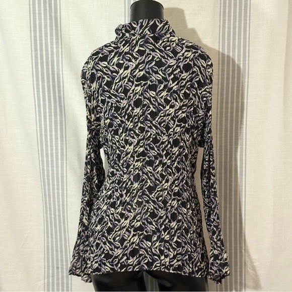 Elegant Black and White Leaf Print Blouse - Picture 3 of 5